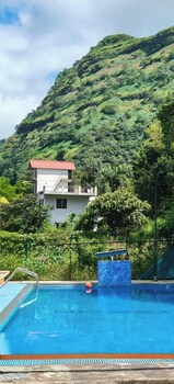 rutuvan resort girivan