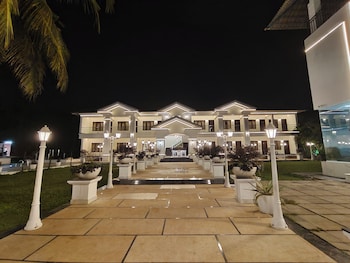 Royal Garden Beach Resort,,3 star