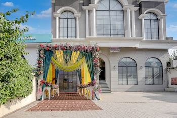 nirvana hotel and banquet