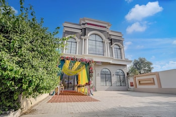 nirvana hotel and banquet
