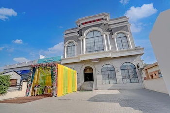 nirvana hotel and banquet