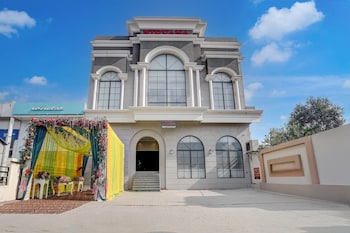 Nirvana Hotel & Banquet,,3 star