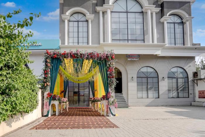 nirvana hotel and banquet