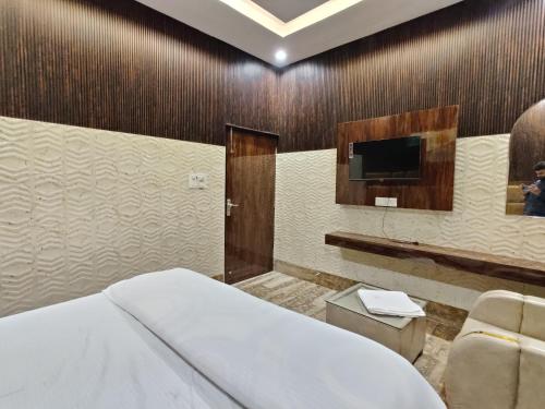 taj pride inn