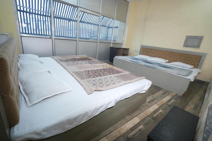 radhey krishna paying guest house