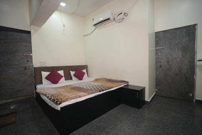 radhey krishna paying guest house