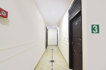 Via Aura Palace,,3 star