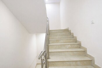 Via Aura Palace,,3 star