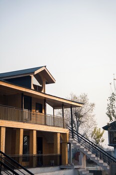 jade river resort by defoy