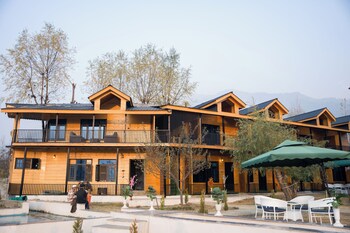jade river resort by defoy