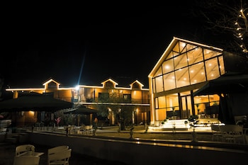 jade river resort by defoy