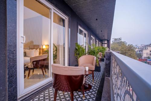 miran hotel and suites mathura road