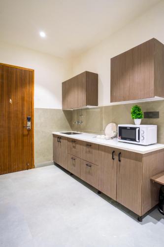 miran hotel and suites mathura road