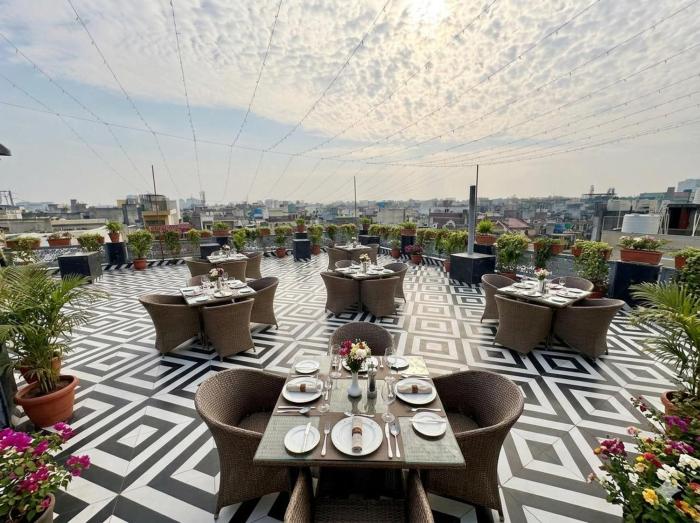 miran hotel and suites mathura road