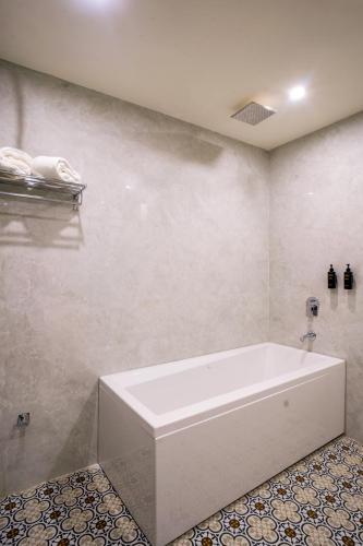 miran hotel and suites mathura road