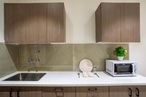 miran hotel and suites mathura road