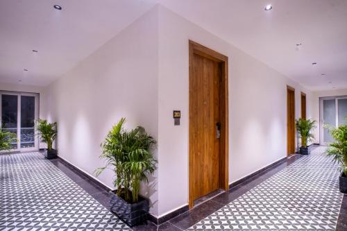 miran hotel and suites mathura road