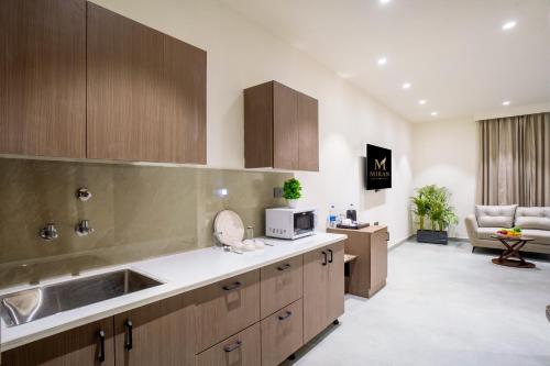 miran hotel and suites mathura road