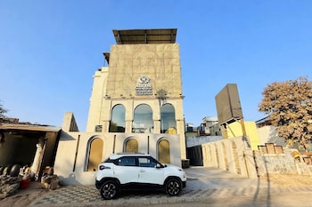 Namami Retreat,,3 star