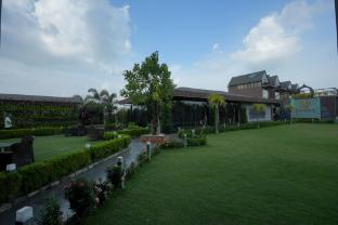 The Knight Resort,,3 star