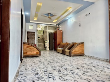 Shri Prakash Dham,,2 star