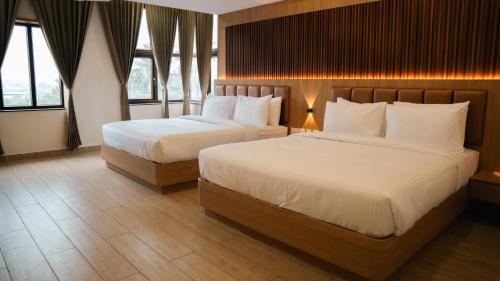 Hotel M7 Plaza,,3 star