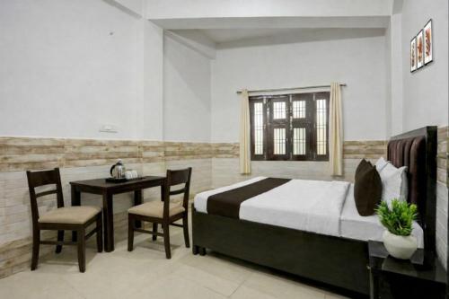 hotel hardik palace