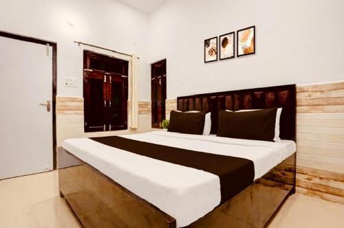 hotel hardik palace