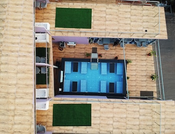 Coco 7 Beach Resort,,2 star