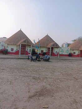 white desert homestay