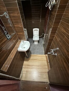 Hotel Kargil,,3 star