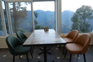 the amore hills
