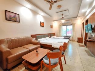 hotel meera regency