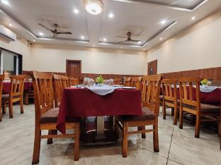 hotel meera regency