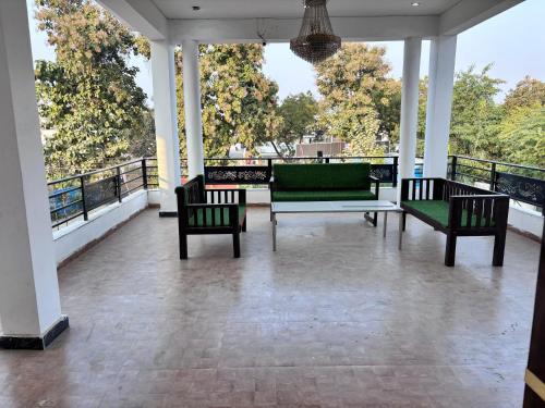 r d palace and resort