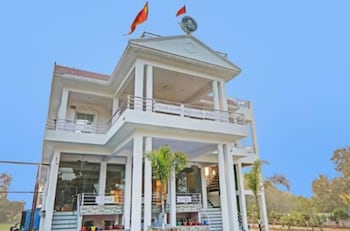 r d palace and resort