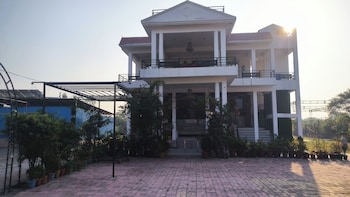 r d palace and resort
