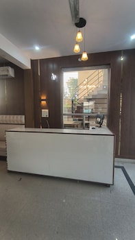 R D Palace And Resort,,3 star