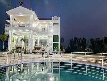 r d palace and resort
