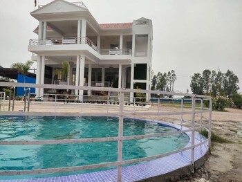 r d palace and resort