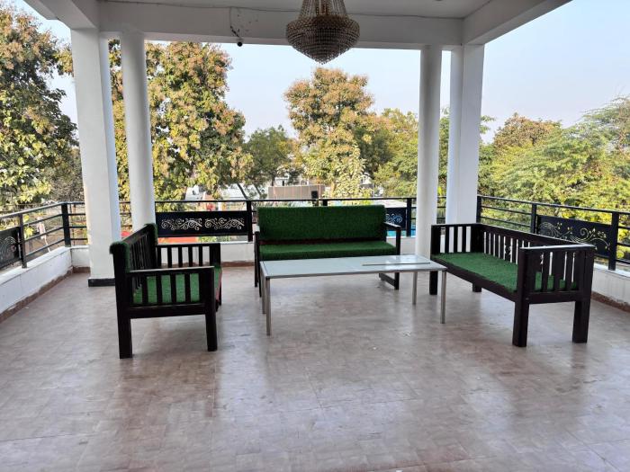 r d palace and resort