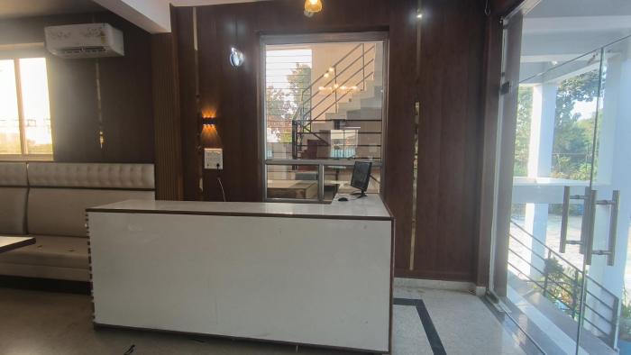 r d palace and resort