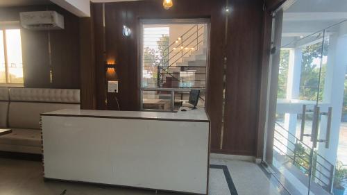 r d palace and resort