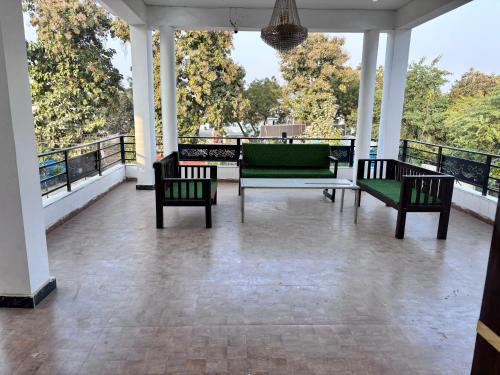 r d palace and resort