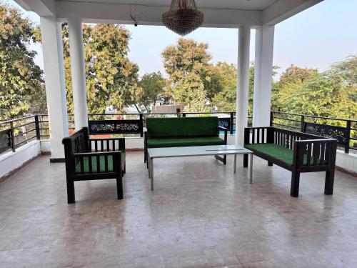 r d palace and resort