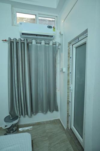 hotel tricon residency