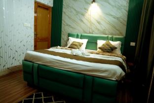 hotel himalayan roots