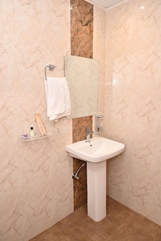 Hotel Pinaka,,2 star