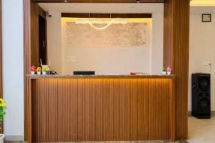 revelon grand hotel
