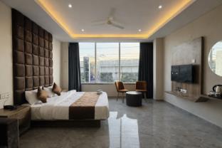 revelon grand hotel